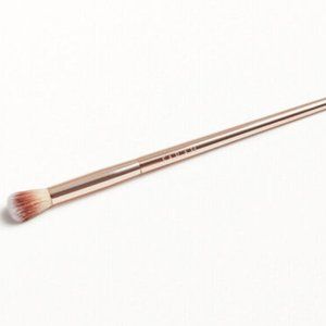 F.A.R.A.H. Rendezvous Rose Gold Eye Contour Brush 635E